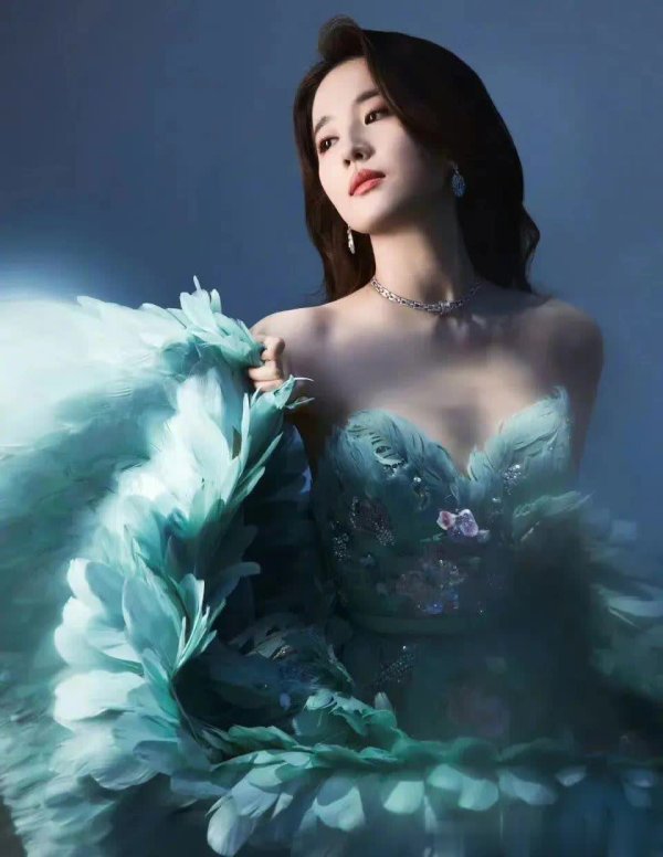 博牛配资 瘦不了的刘亦菲，凭啥还能在娱乐圈一骑绝尘？